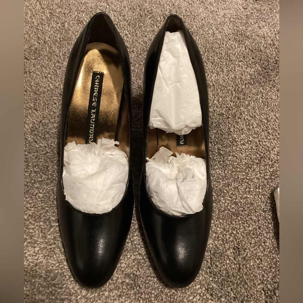 NWOT Chinese Laundry Black Pumps